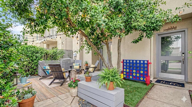 Building Photo - 5336 Darling St