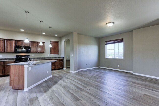 Building Photo - 3 Bedroom 2 1/2 Bath in Loveland