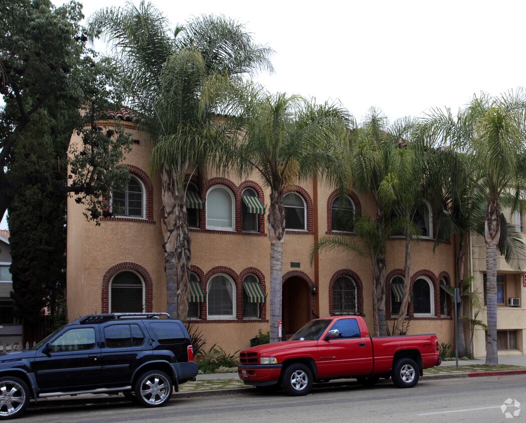 Foto del edificio - 409 W 3rd