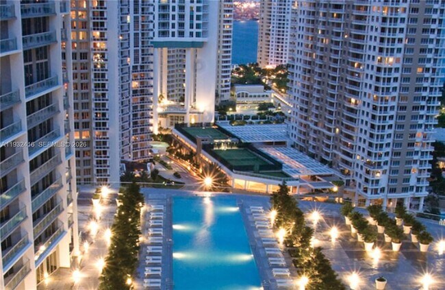 Foto del edificio - 495 Brickell Ave