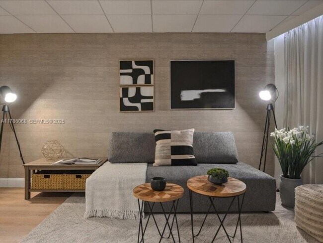 Building Photo - 2670 E Sunrise Blvd