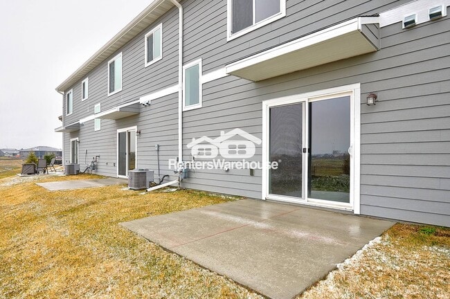 Building Photo - 211 NW Greenway Pl