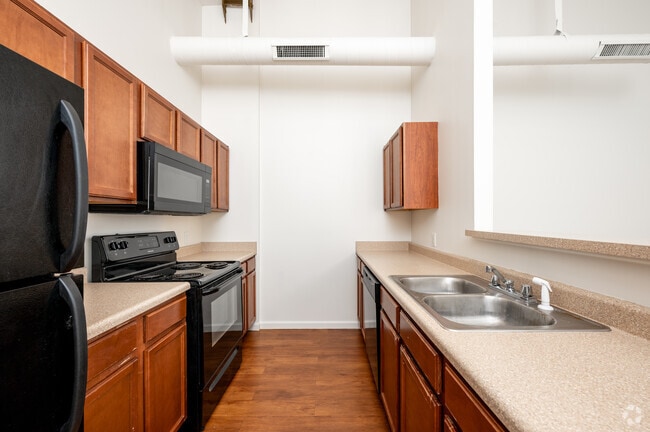 2BR, 2BA - 1,100SF - Kitchen - 1010 Central