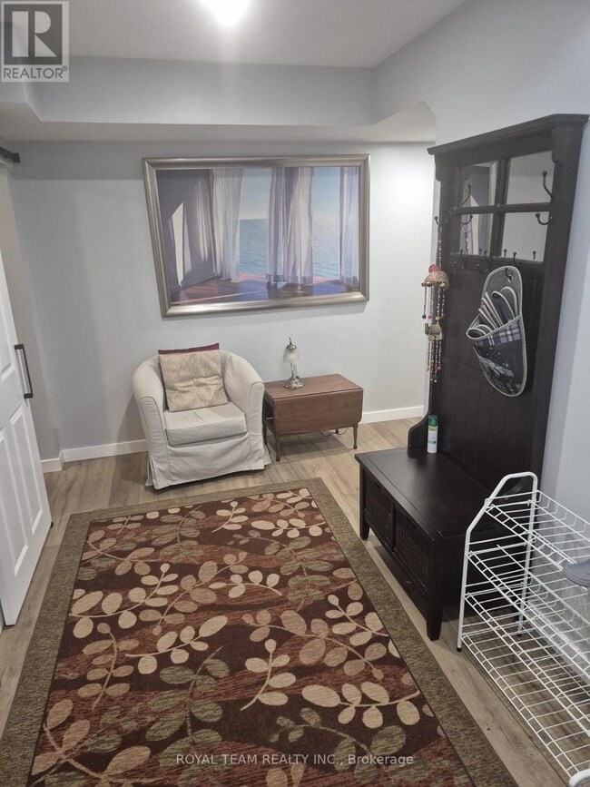 Building Photo - 996 Robinson St