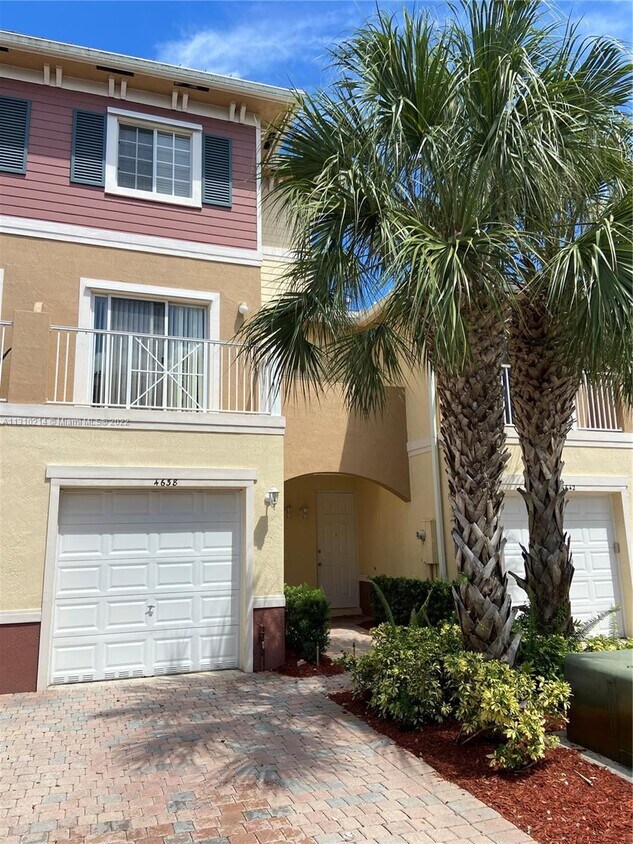 4638 SW 75th Way, Davie, FL 33314 Townhome Rentals in Davie FL
