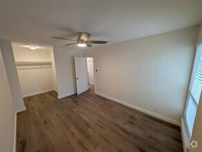 Building Photo - 2905 Parker Ln