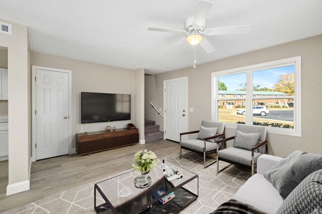 Foto del edificio - Bright 3-Bedroom, 1-Bath Apartment in Sumter, SC – Pinedale Apartments