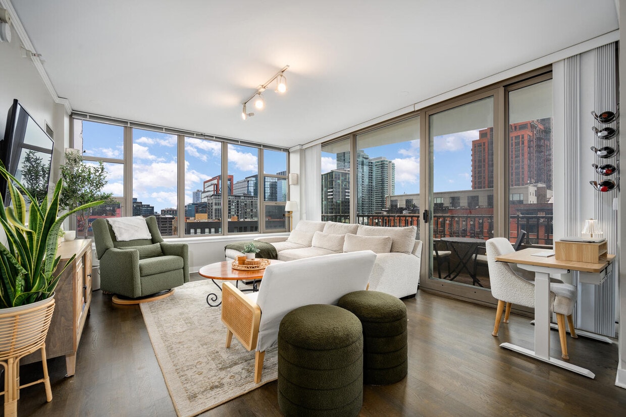 Foto principal - 200 N Jefferson St