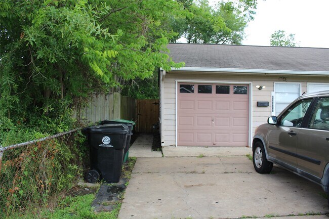 Foto del edificio - 13307 Force St