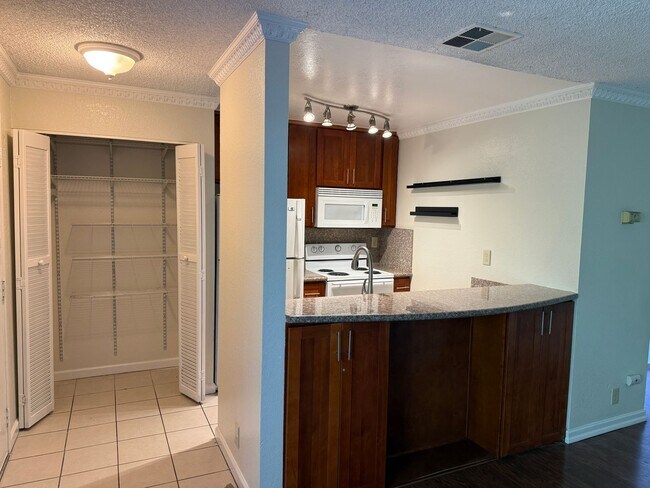 Foto del edificio - Great central SJ location near Highways 87...