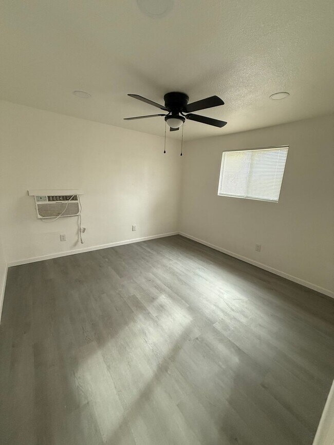 Foto del edificio - 232 W Barbara St