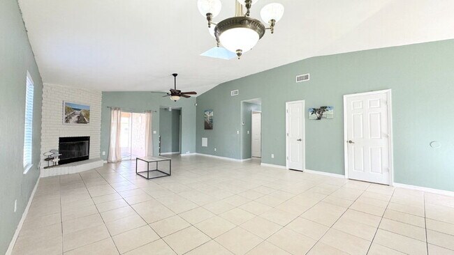 Foto del edificio - 1467 Bay Grove Dr