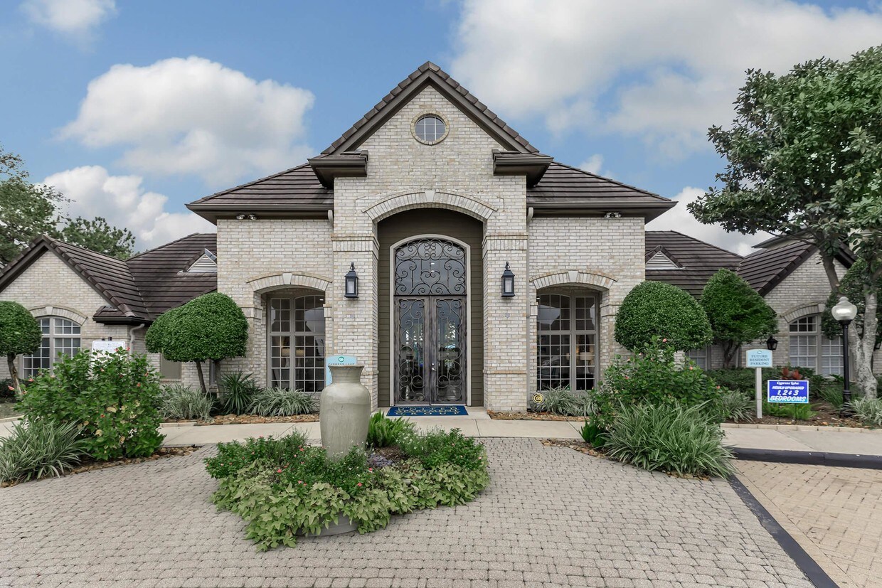 Cypress Lake Apartments Houston, TX