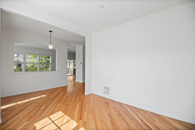 Foto del edificio - 6028 Canterbury Ln