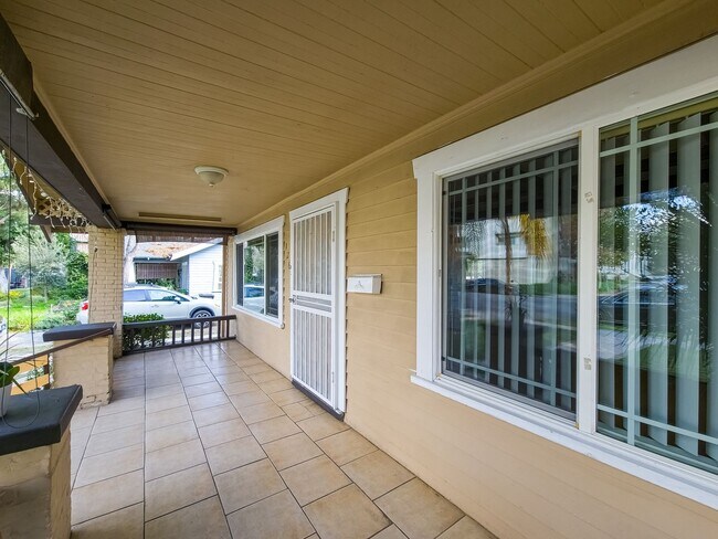 Building Photo - 126 E Garfield Ave