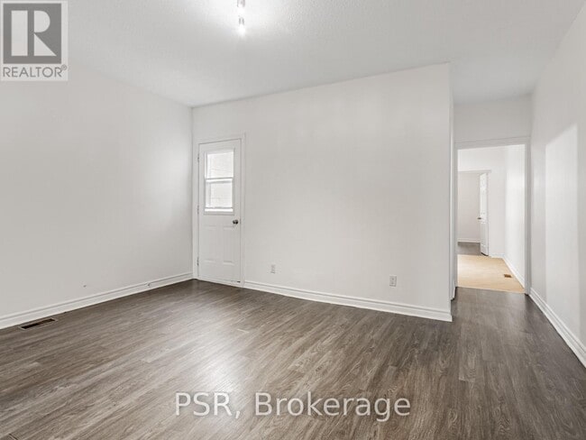 Photo du bâtiment - 2042-2042 Dundas St W