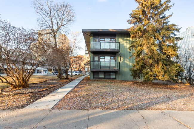 Building Photo - 10172-10113 113 St