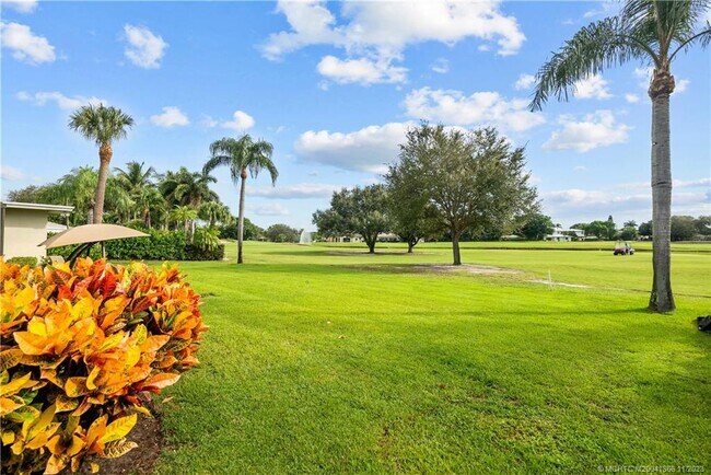 Building Photo - 856 Country Club Dr