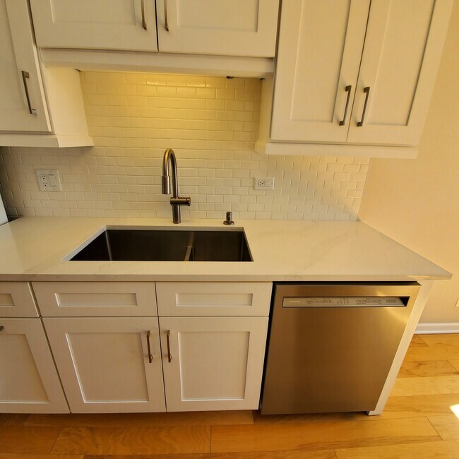 Foto del edificio - 122 White Branch Ct