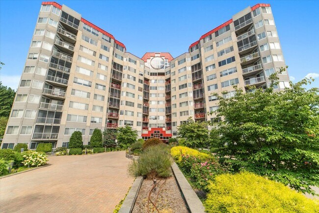 Building Photo - 10 Stewart Pl
