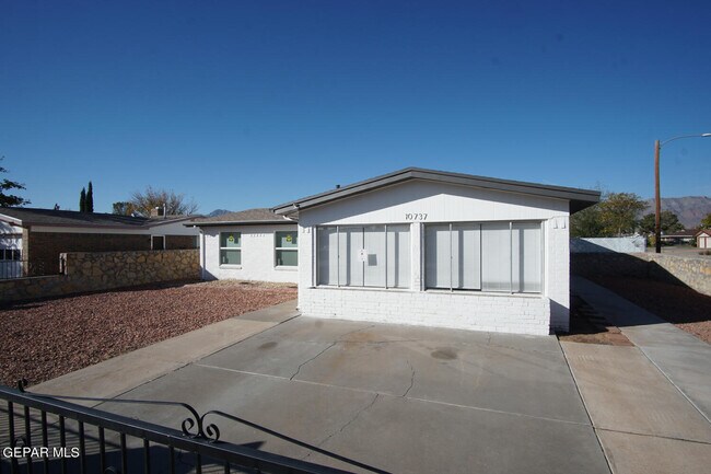Building Photo - 10737 Levelland Pl