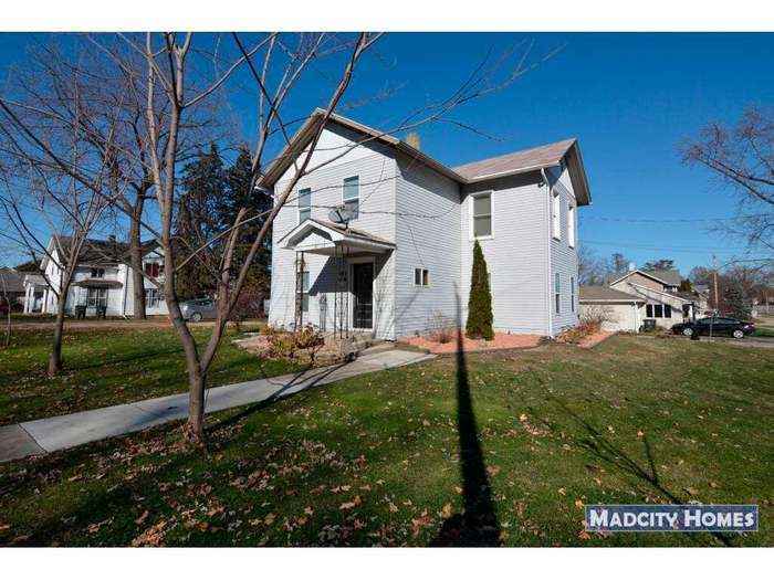 424 College St, Milton, WI 53563 Apartments in Milton, WI