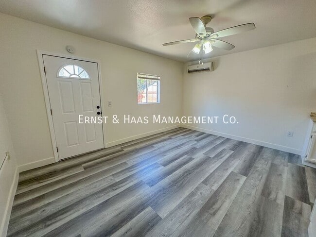 Building Photo - 1039 E Ridgewood St