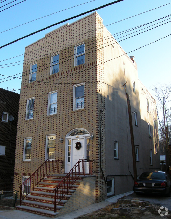 Primary Photo - 128 Park Hill Ave