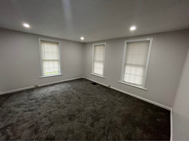 Foto del edificio - 169 Sewalls Falls Rd