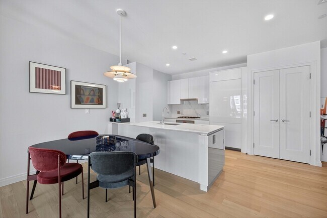 Building Photo - 135 Seaport Blvd