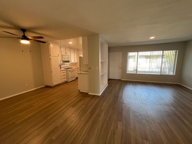 Interior Photo - 18400 Prairie Street
