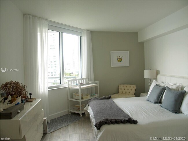 Building Photo - 2 br, 2 bath  - One Miami West Condo