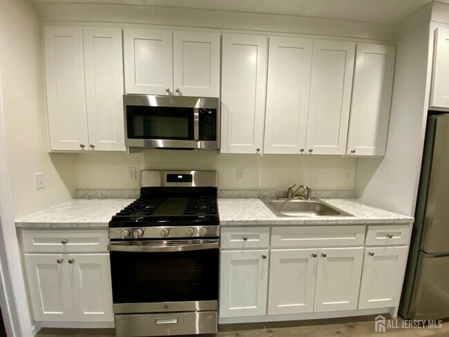 Building Photo - 14 Belmont Ave