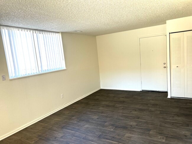 Building Photo - Greentree Village