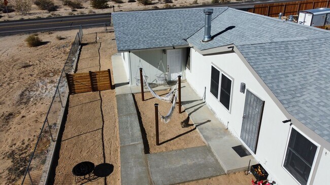 Foto del edificio - 6415 Lupine Ave