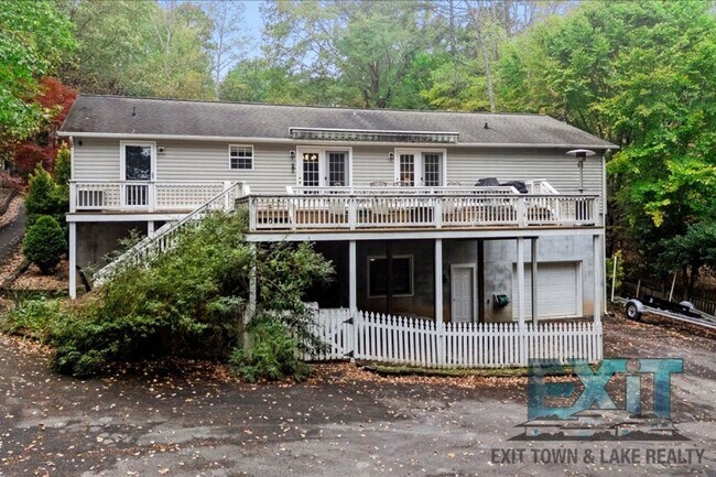 Building Photo - Lakefront Rental in Long Branch Shores