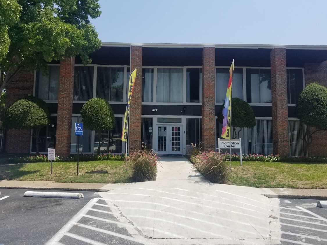 The Doral & Montfort Valley Apartments 13740 Montfort Dr Dallas, TX