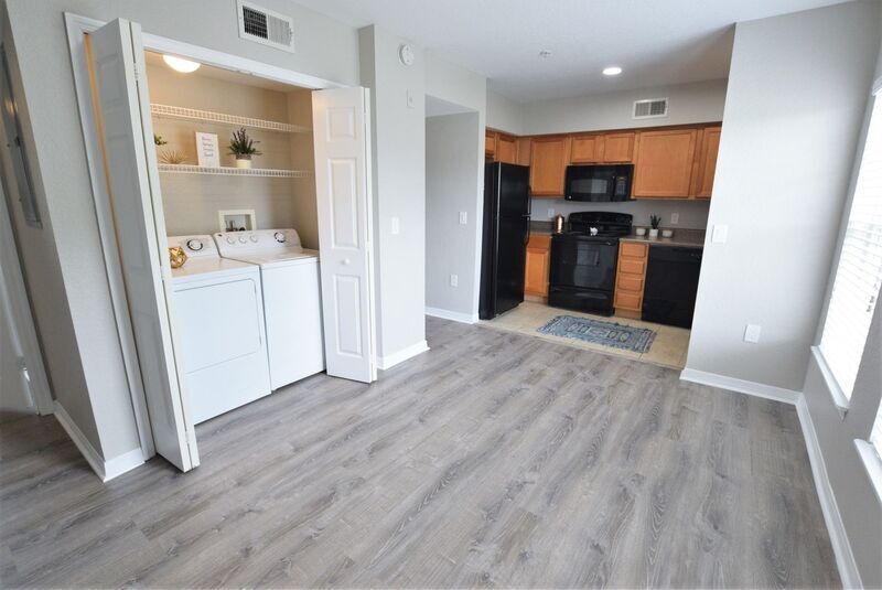 Primary Photo - 3624 N Goldenrod Rd