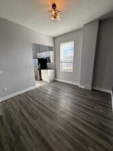 Building Photo - 117 Christina St N