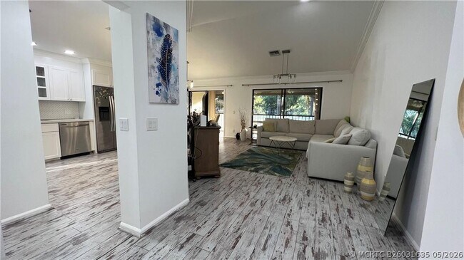Building Photo - 5580 Coach House Cir