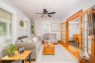 Building Photo - 609 S State St