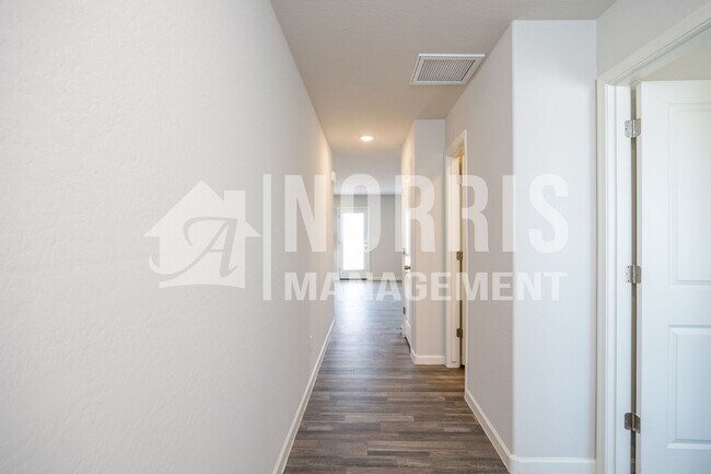 Building Photo - Large Home in Coolidge