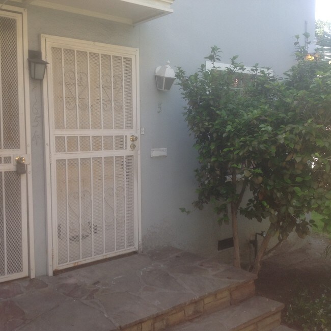 ENTRY - 7654 Hollywood Blvd