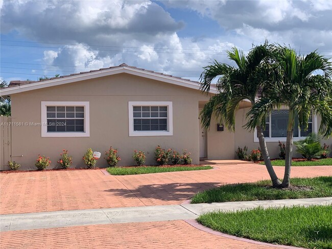 Foto del edificio - 9800 SW 12th Terrace