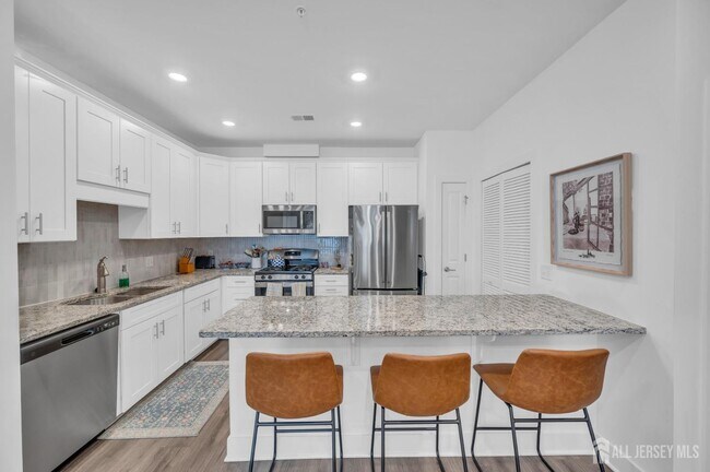 Foto del edificio - 915 Vanderbergh Blvd