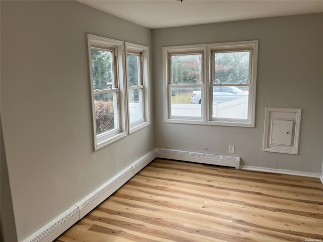 Building Photo - 43 Brushwood Dr
