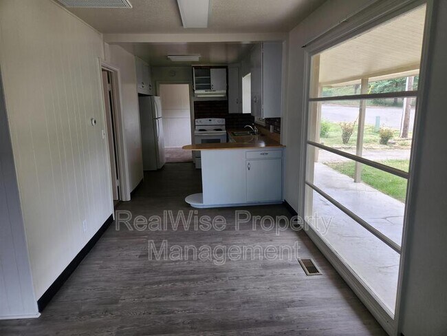 Foto del edificio - 345 W Birch Ct