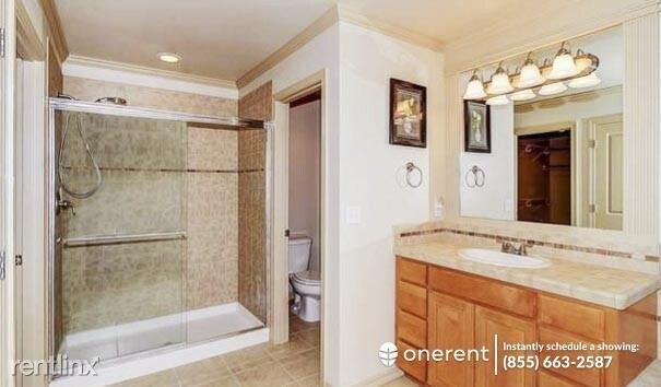 Building Photo - 5 br, 3.5 bath House - 21331 37th Avenue Se -