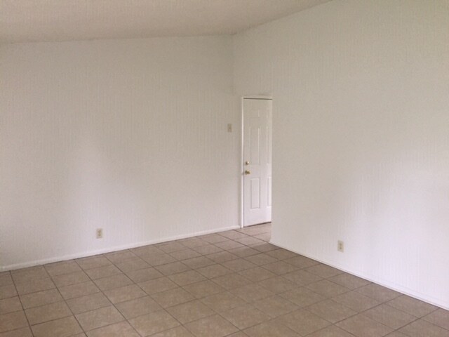 Foto del edificio - 4451 Priscilla Ave