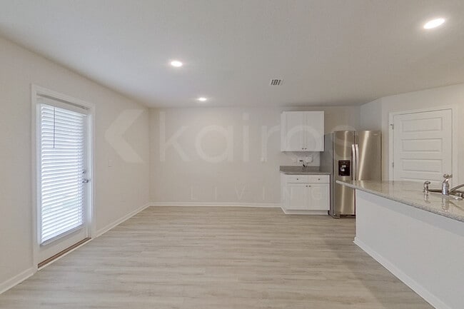 Foto del edificio - 102 Metalmark Dr